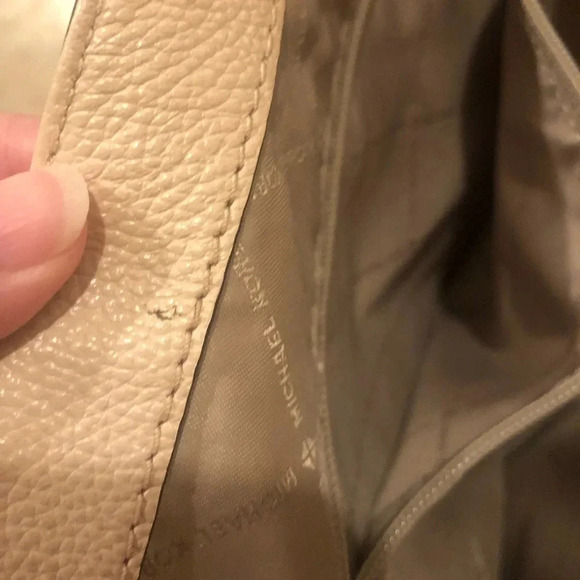 Michael Kors Raven tote bag in soft pink - Picture 9 of 16